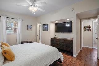 3BR Retreat in St Pete Close to Beaches - Redington Shores - 6