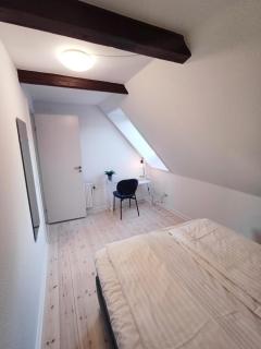 Beautiful 2 Bedroom Apartment Center Of City - 3