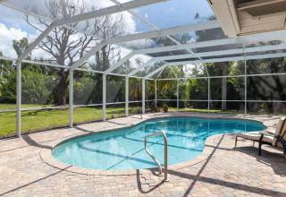 Gorgeous Ranch Style Pool Home on One Acre Lot - Fort Myers - 0