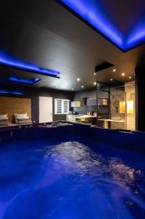Le Pont des Amoureux Jacuzzi Wifi - 4