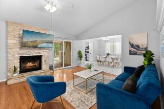 Pet Friendly - Q2 & Domain - King Bed, Pool Table - 8