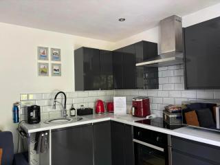 Secret Gem 1 Bed Garden Flat Private Luxury Hot Tub - Bournemouth - 6