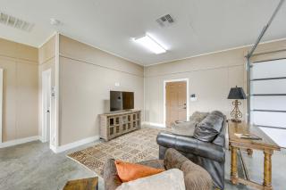 Quiet Lake Gladewater Getaway with Dock and Kayaks! - Gladewater - 6