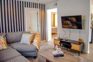 Cozy Condo, Minutes from Broadwy, Sleeps 5 - Nashville - 0