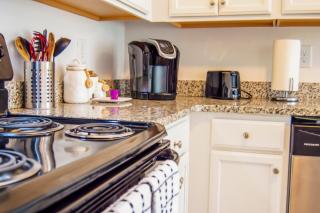 Cozy Condo, Minutes from Broadwy, Sleeps 5 - Nashville - 6