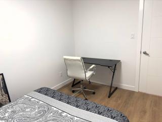 Stylish & Modern 2 Bedroom Suite - Regina - 7