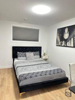 Stylish & Modern 2 Bedroom Suite - Regina - 6