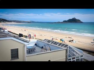 Beach House Apartment, Across St Michaels Mount - 0