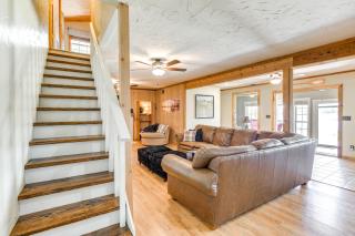 Sweetwater Lake House with Covered Patio! - 5