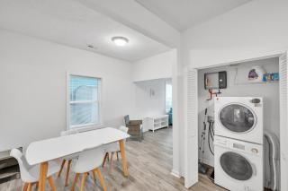 Sleek 4BR Home in Raleigh – Fully Renovated home - Raleigh - 2