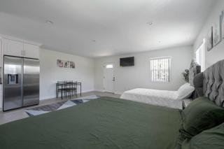 Prime new beautiful studio in burbank - 8