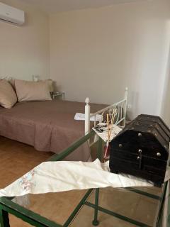 Kristas studio - Agioi Theodoroi - 1