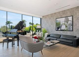 Impeccable Modern Mansion in Beverly Hills Flats - 3