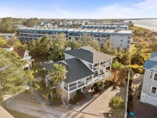 NEWLY REMODELED BEACHFRONT PRIVATE BEACH ACCESS - 0