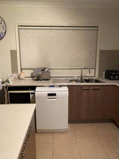 Family home close to Melb Airport, free FAST WIFI! - 5