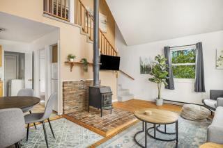 Hot Tub, FirePit, Large Yard, Screened Porch, WiFi - Berkeley Springs - 3