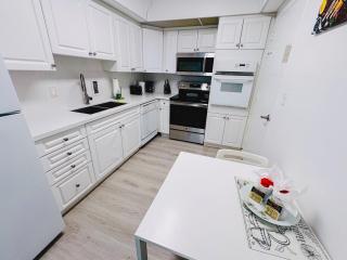 Miami Hallandale Condo, Partial Ocean View Direct Beach and Pool Access Miami Hollywood Beach - 2