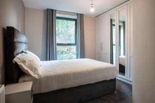 Modern 2BR with Balcony next to the City Airport BHD - Free Parking - Belfast - 5