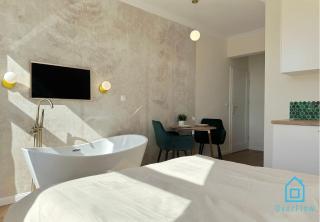 Seredino Relax Apartment- Romantic Escape with a Bathtub in the Bedroom, 5 Minutes to Gdańsk Old Town & Seaside - Gdansk - 9