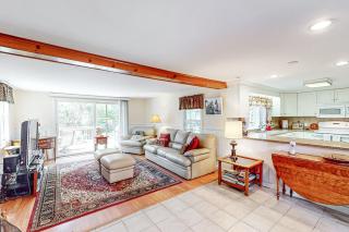 Falmouth Beachtown Getaway - 8