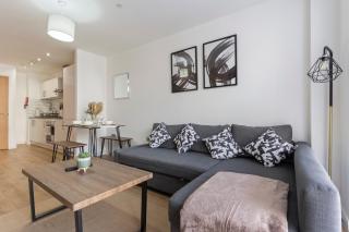 Truffle Suite -City Centre Sleeps upto 6 - Near Utilita Arena, ICC - POOL TABLE & FREE WIFI - 9