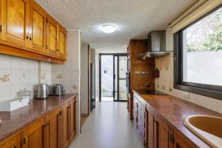 Espectacular casa con jardín en medio de Chacras - Ciudad Lujan de Cuyo - 9