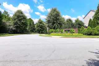 Luxury Atlanta Home with King Bed and Yard - 9