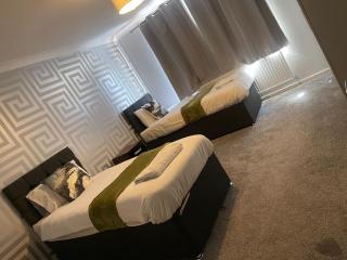Basildon 3 bed house for 8 guests- free private driveway parking - Nevendon - 1