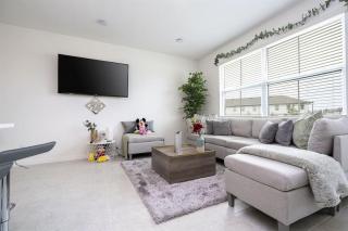 Cozy and Modern New Townhome Near Disney - 9