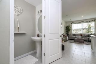 Cozy and Modern New Townhome Near Disney - Davenport - 3