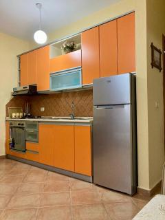 Comfy One-bedroom Flat in Golem, 1BR, 2 Sofas - Golem - 3