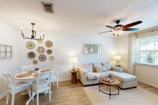 Townhouse | Private Patio | Close to Everything - 4