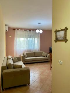 Comfy One-bedroom Flat in Golem, 1BR, 2 Sofas - Golem - 0