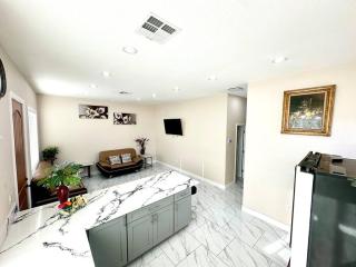 New Renovated House in Little Saigon - Midway City - 8