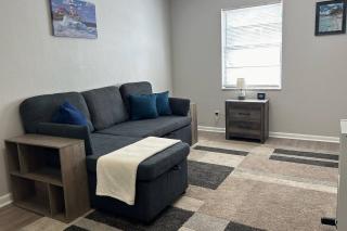Shells of Paradise a Cozy, Pet-Friendly Tampa Home with Heated & Screened Pool 4 miles to Adventure Island and Busch Garden - Tampa - 5