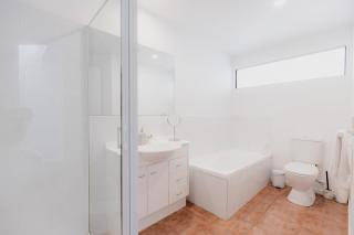 Spacious Modern Terrace in the Heart of Hobart CBD - 9