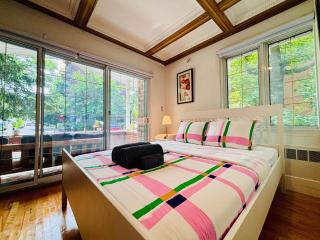 Ultimate Family and Group Destination - Free Parking - 14 Sleeps - Montreal - 0