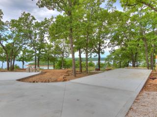 Private RV Pad next to Castle - Skiatook - 4