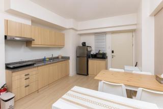 Skyview Casas 2BR Condominium with Balcony near LRT - Manille - 7