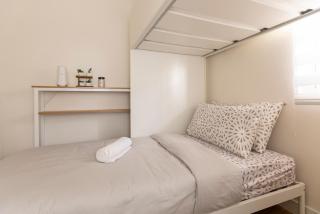 Skyview Casas 2BR Condominium with Balcony near LRT - Manille - 3