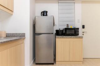 Skyview Casas 2BR Condominium with Balcony near LRT - Manille - 5