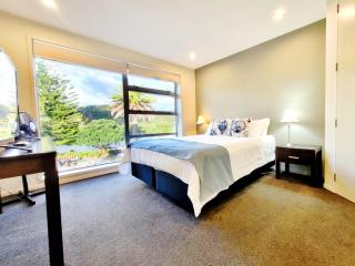 Hosts on the Coast Harbour View at Esplanade Apt 111 - Whitianga - 4