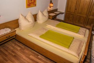 Haus Saroja - Brand - 2