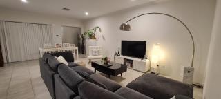 Cozy master bedroom in shared house - 2