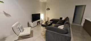 Cozy master bedroom in shared house - 1