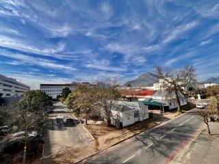 Escape to 205 in Stellenbosch central-free parking - 2