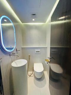 ModernLux - Brand New Modern 1BR Apartment with Lake View, JLT close to Metro - Dubaï - 5