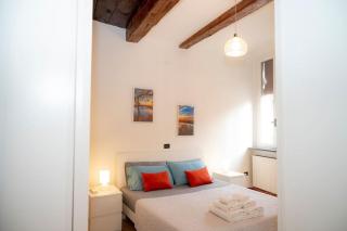 Medieval City Centre - Modern Suite with AC, Smart TV & WiFi - Ferrara - 1