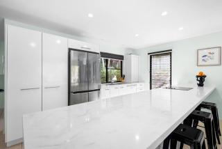 Family & Pet Beach House - Yaroomba - 3