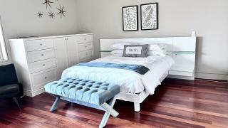 Oceanview Room - West Vancouver - 1